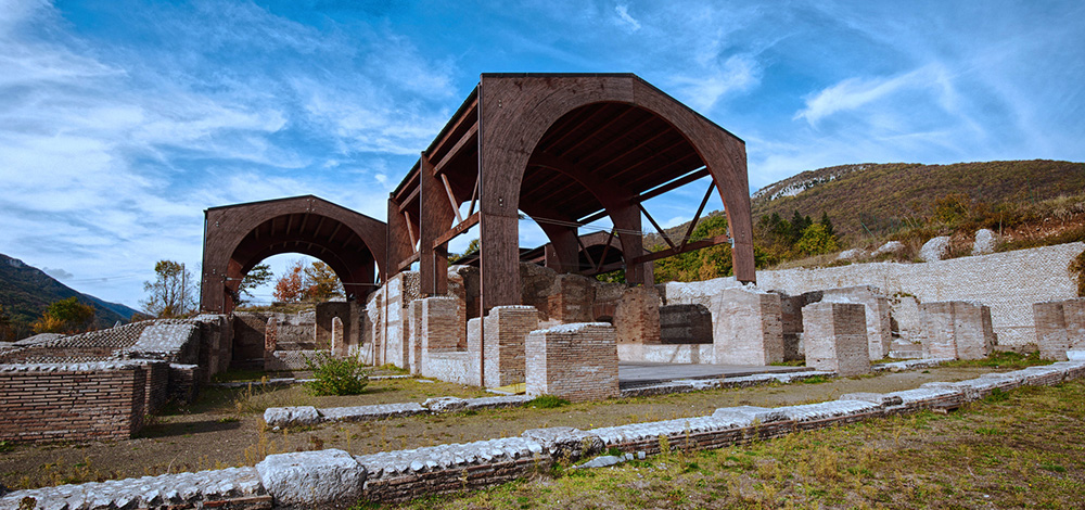 Monasteri, castelli e ville in autunno