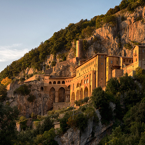 Monasteri, castelli e ville in autunno