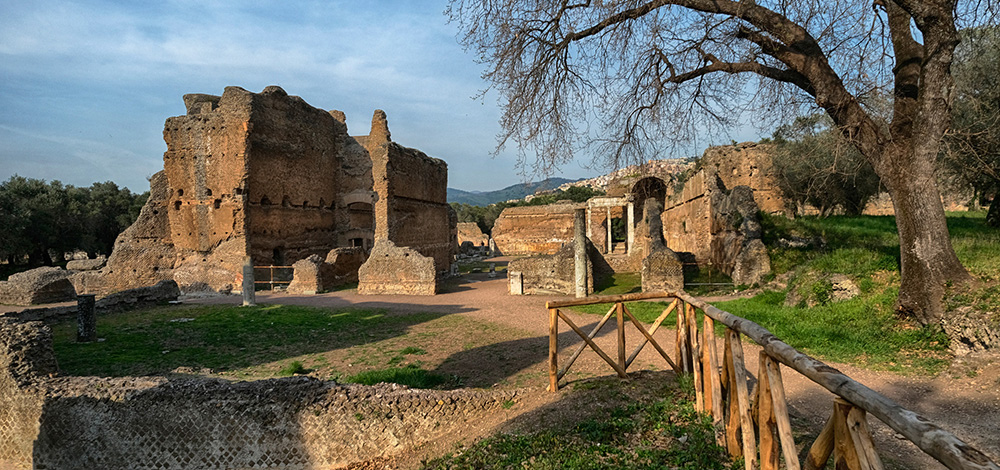 Monasteri, castelli e ville in autunno