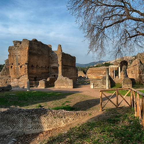 Monasteri, castelli e ville in autunno